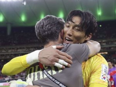 김승규 부상 극복하고 한국 축구 승리 지켜내는 듯