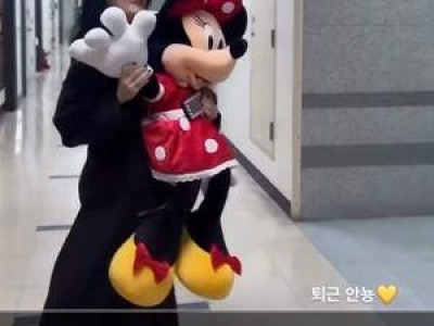 신민아 퇴근길 환한 표정에 팬들 반응 뜨거움