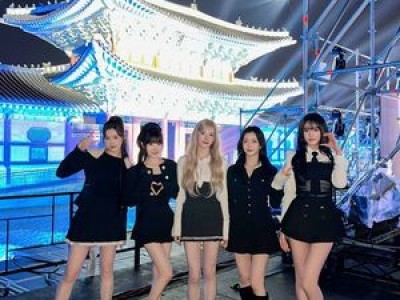 스테이씨 콘서트에서 뜨거운 에너지로 관객 열광