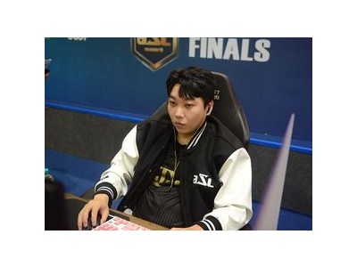 괴수 도재욱이 택신 김택용의 기세를 보여줬다